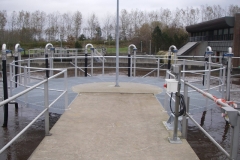 Servicebro ved rund element tank